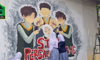 Dari goresan tangan para siswi SMA YPHB, lahirlah sebuah karya mural bertajuk “STOP PERGAULAN BEBAS”