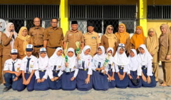 penyerahan-penghargaan-kepada-para-pemenang-lomba-pentas-pai-tingkat-smp-se-kota-bogor-yang-telah-sukses-membawa-pulang-piala-kebanggaan-ke-smpn-10-kota-bogor