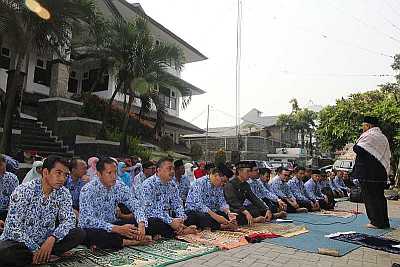 Pelaksanaan Shalat Istisqo di lingkungan Dinas Pendidikan Kota Bogor