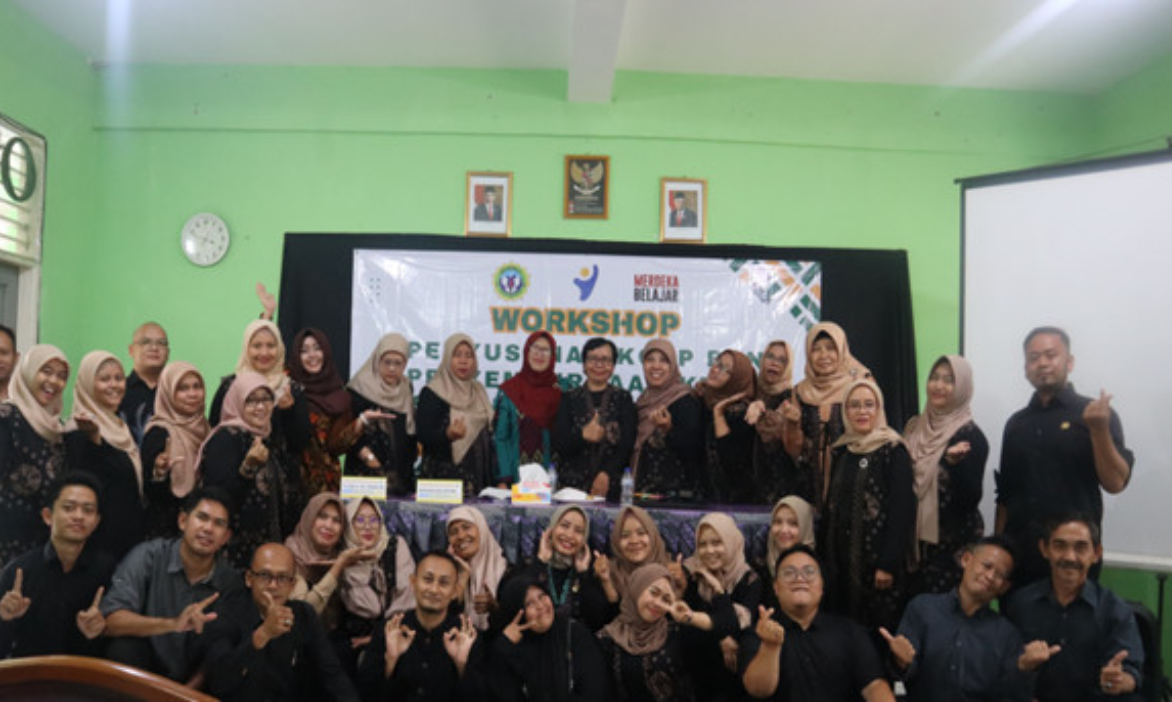 Workshop penyusunan KOSP dan Penyempurnaan KTSP SMP Negeri 11 Kota Bogor